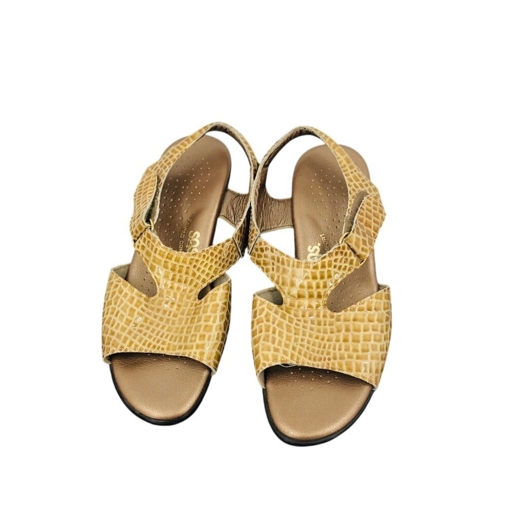 SAS Women's paten leather gold sandals Size 6